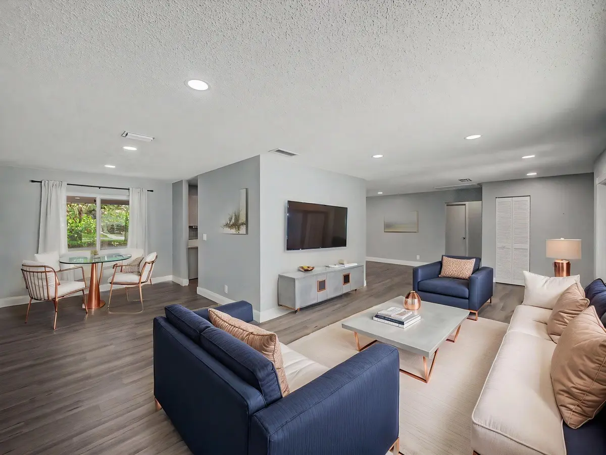 12-web-or-mls-009 virtually staged at 126 Chapel Lane, Tequesta