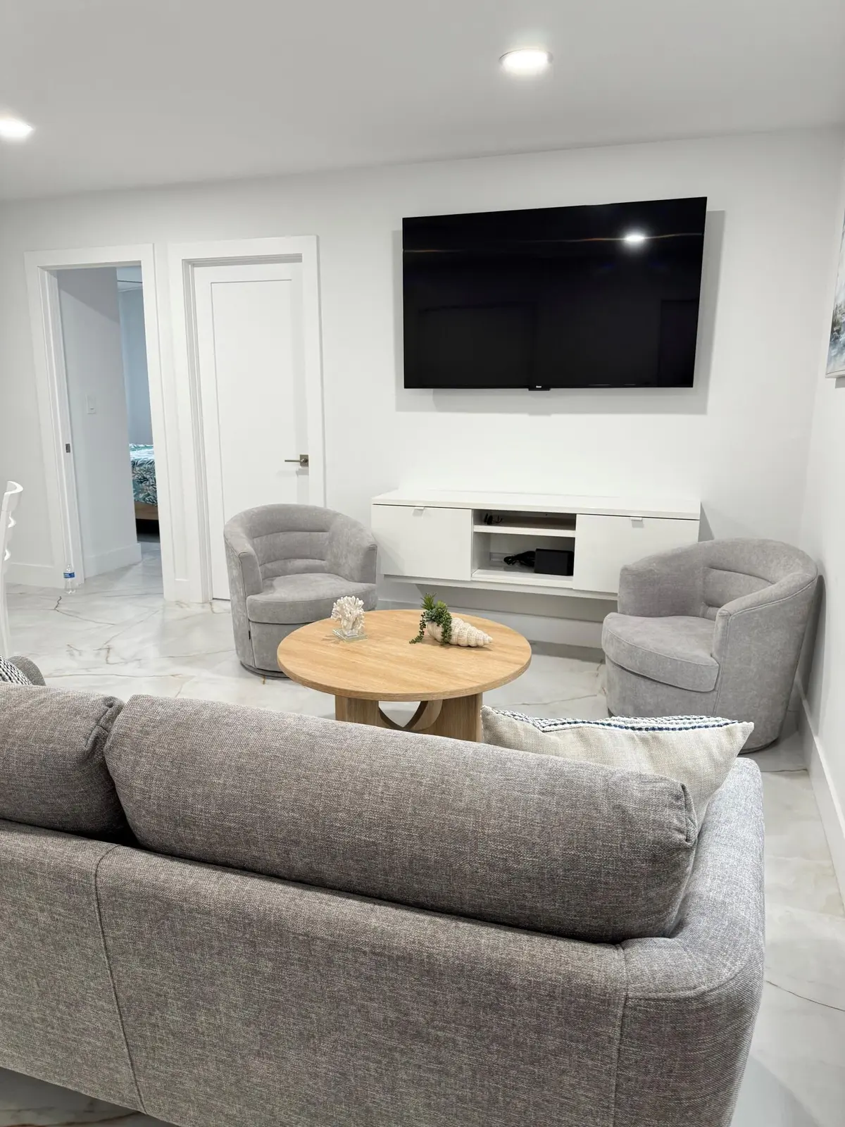 Living Area at 221 SE 11TH Avenue 1, Pompano Beach