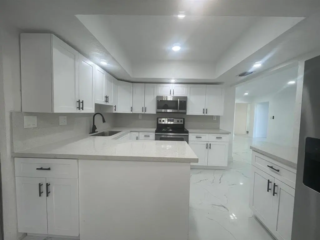 Kitcheen at 3290 NW 39TH Street, Lauderdale Lakes