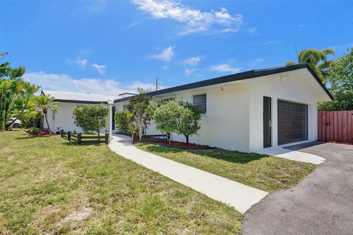 Photo 1 at 4017 NE 18th Avenue, Oakland Park