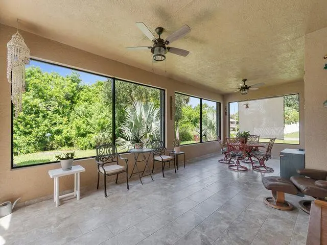 06lVlhtg at 5327 N Old Dixie Highway, Fort Pierce