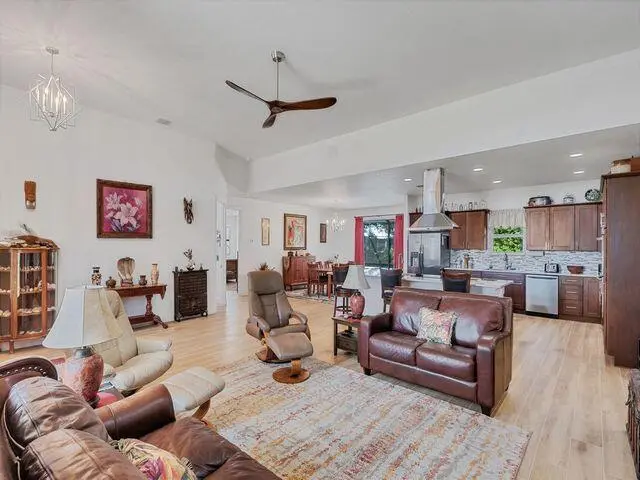 b3ainPCQ at 5327 N Old Dixie Highway, Fort Pierce