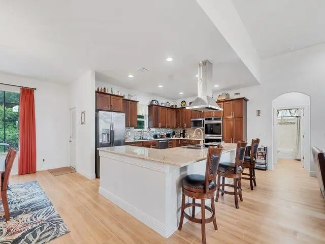 H7IeEdVQ at 5327 N Old Dixie Highway, Fort Pierce