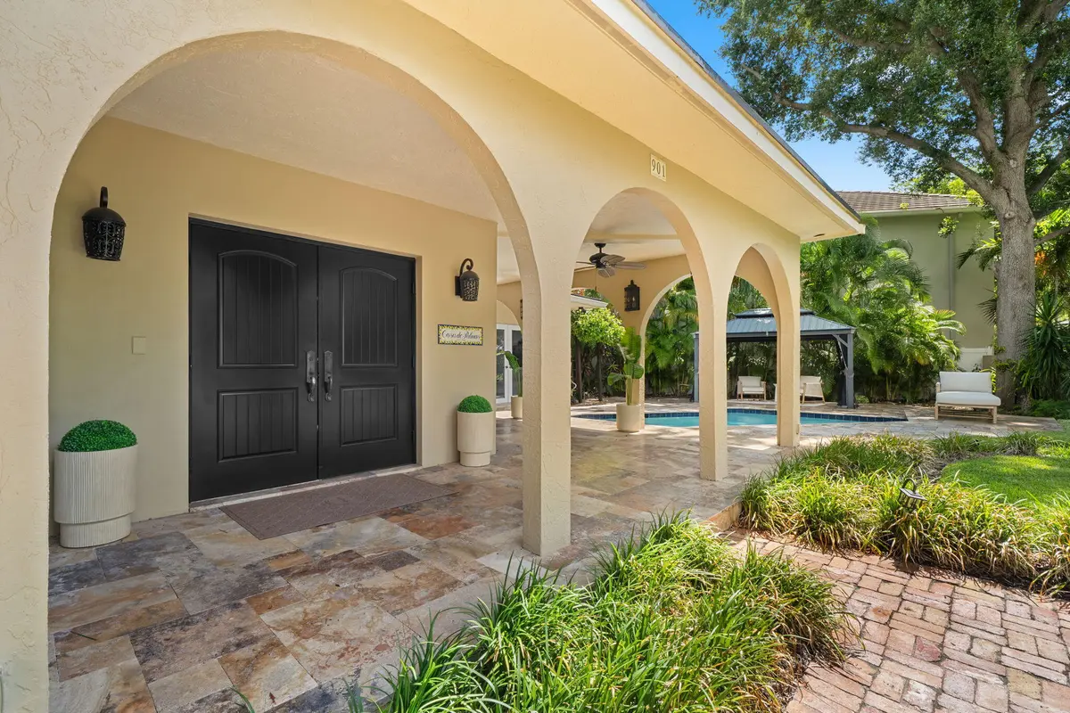 3-web-or-mls-A7R08814 at 901 SE 6TH Street, Fort Lauderdale