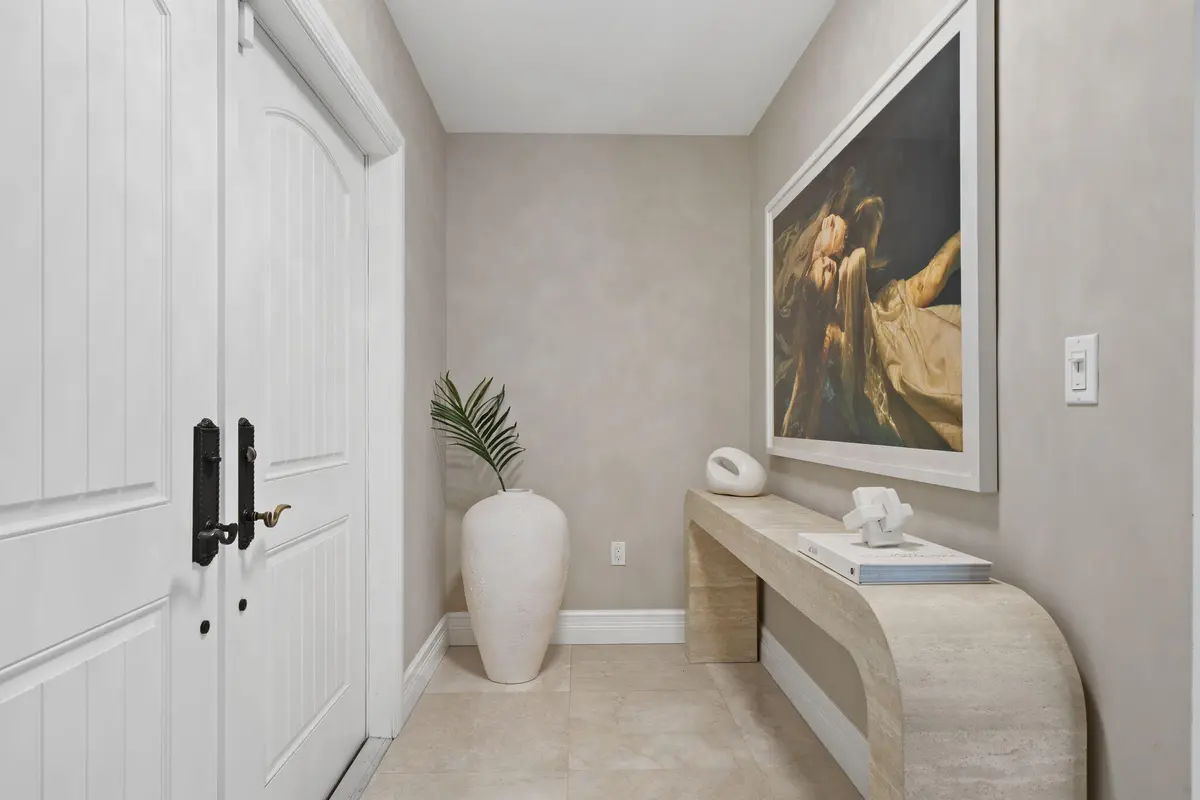 4-web-or-mls-A7R08680 at 901 SE 6TH Street, Fort Lauderdale