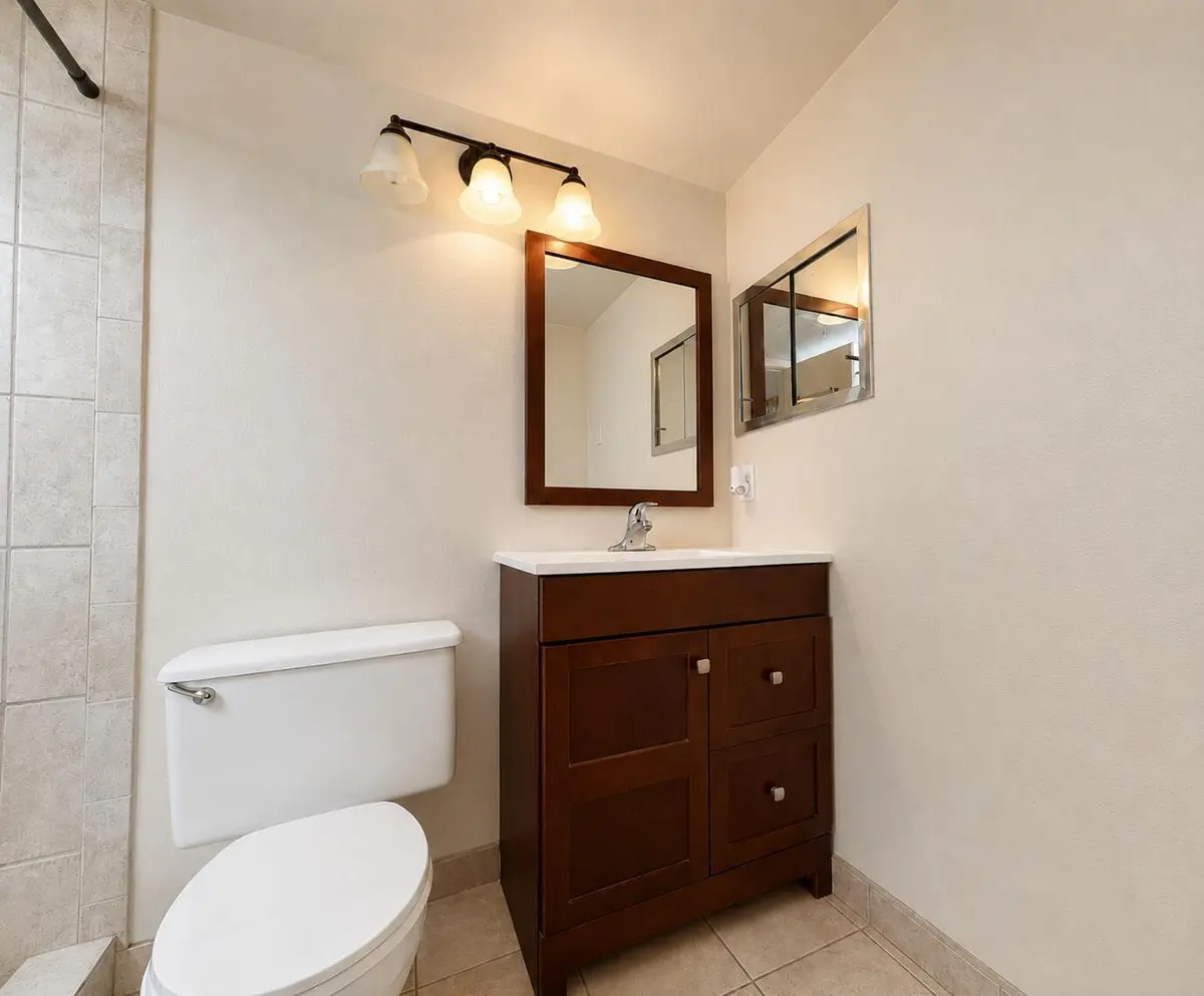 Full Ensuite Bath With Updates at 229 Dorchester J, West Palm Beach