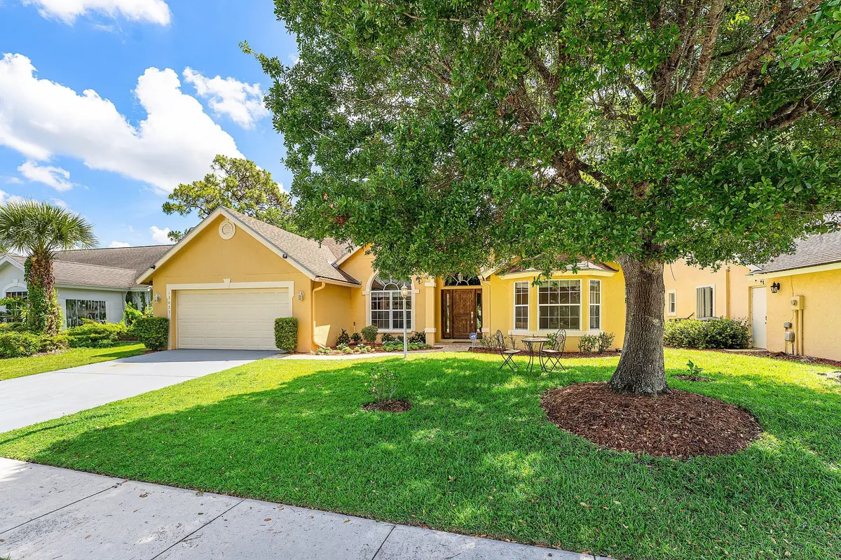 Front of Structure at 13053 Meadowbreeze Drive, Wellington