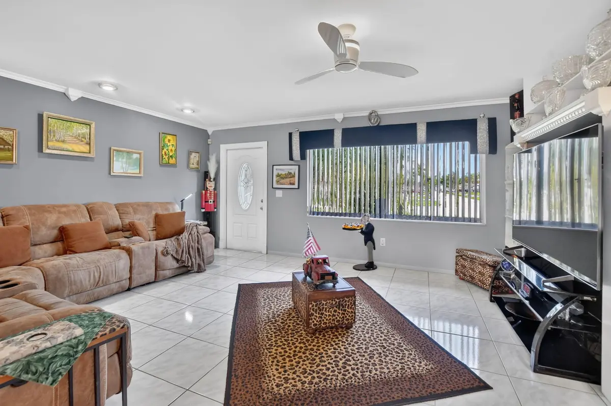 11078 liv 2 at 11078 Delta Circle, Boca Raton