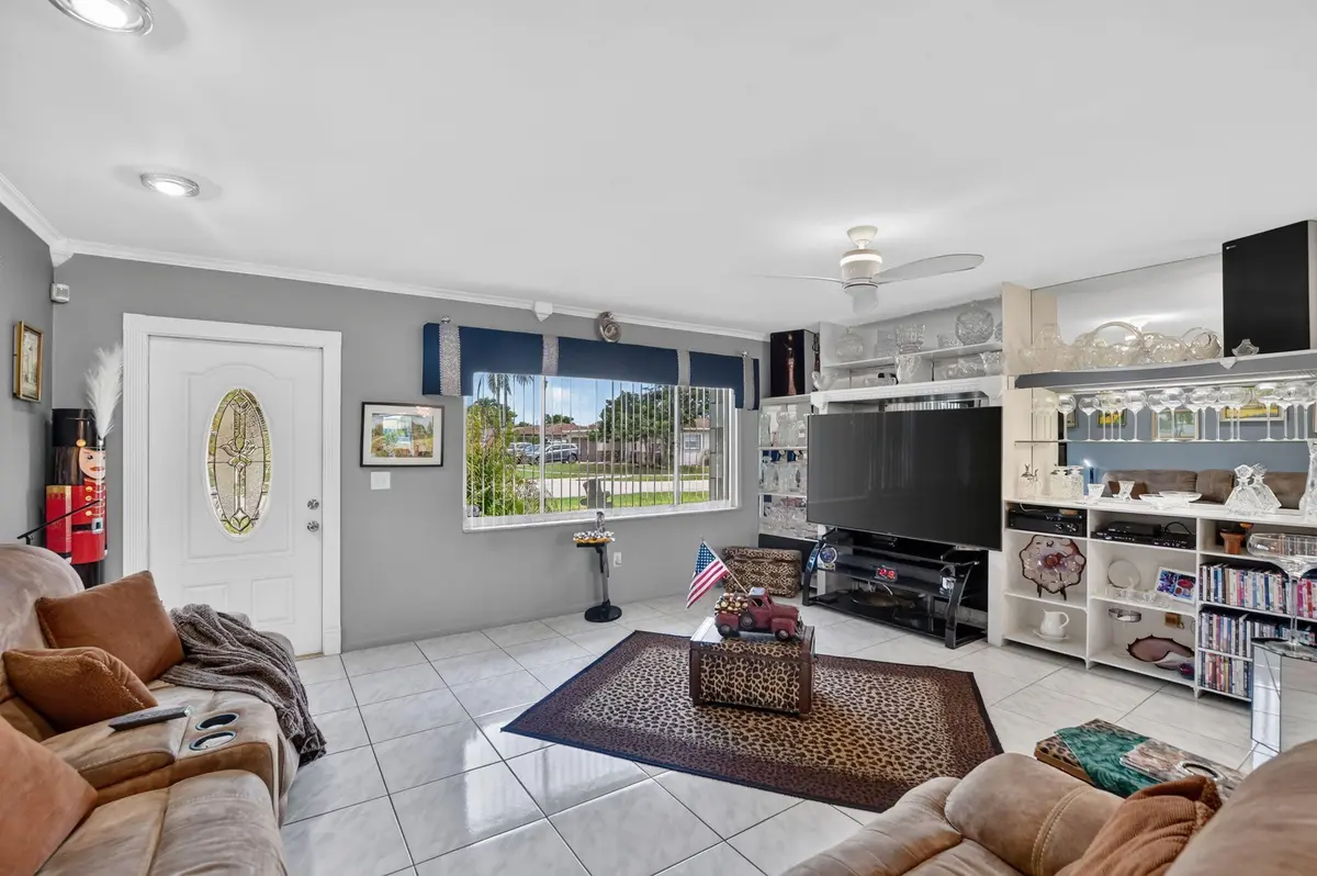 11078 liv 4 use not 3 at 11078 Delta Circle, Boca Raton