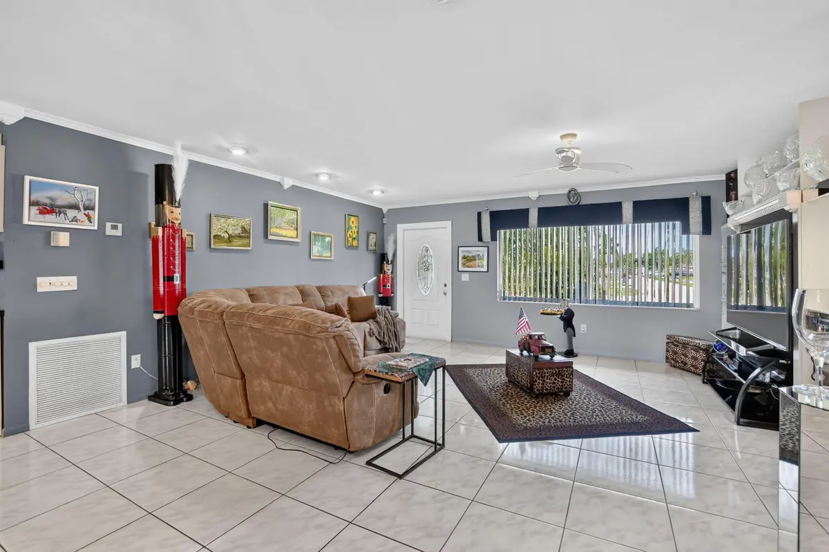 11078 liv 5 at 11078 Delta Circle, Boca Raton