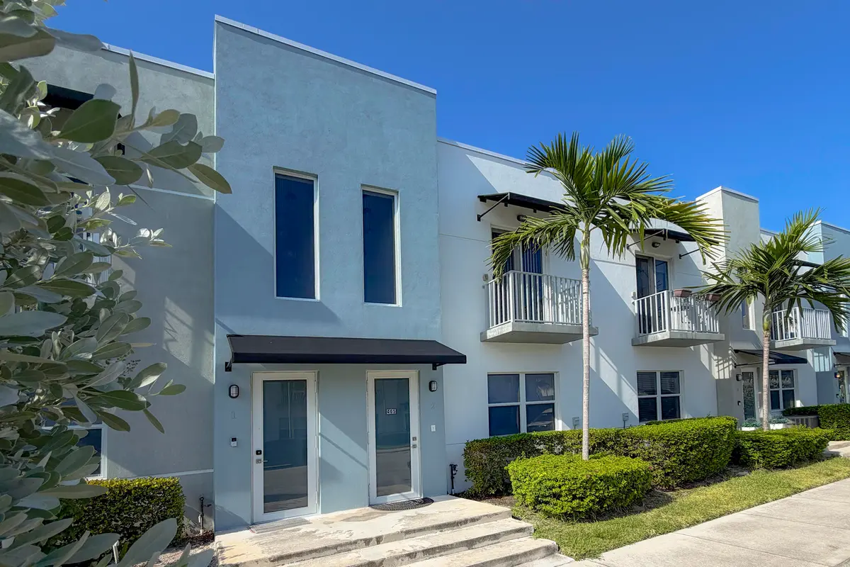 2 Front Entry at 405 NE 35TH Court 2, Oakland Park