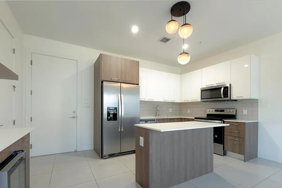 5 Open Kitchen at 405 NE 35TH Court 2, Oakland Park