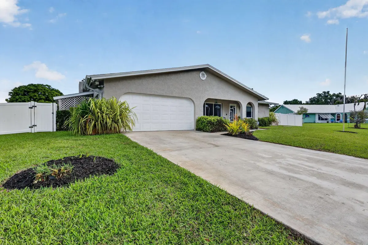 3-web-or-mls-7R7A2996 at 2381 SE Delano Road, Port St. Lucie