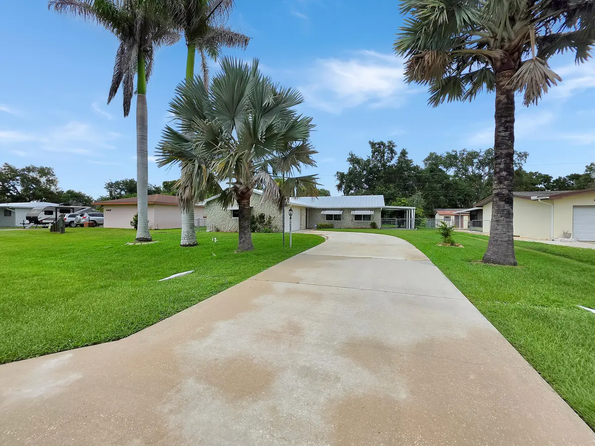 Drive way at 7410 SANTA ROSA Parkway, Fort Pierce
