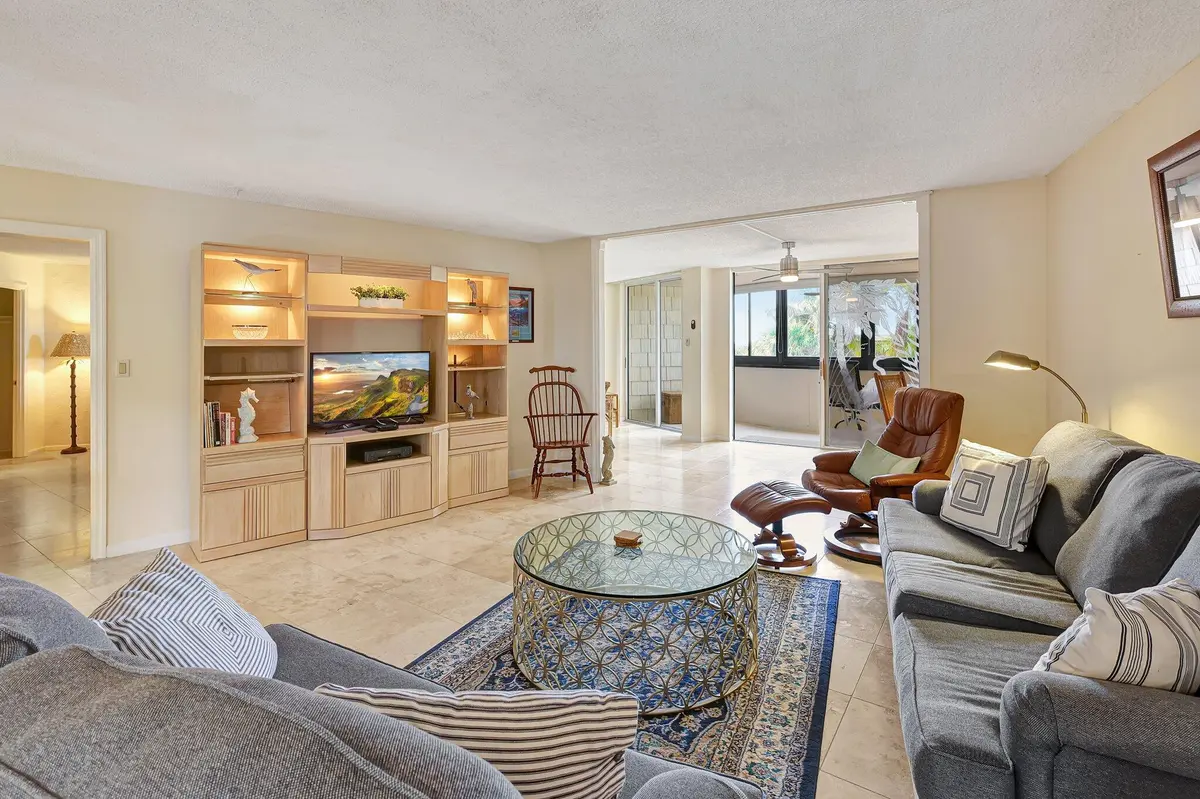 14-web-or-mls-5P1A5092 at 1357 NE Ocean Boulevard 318, Stuart