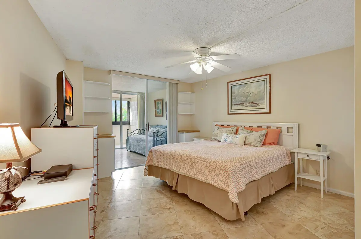 41-web-or-mls-5P1A5257 at 1357 NE Ocean Boulevard 318, Stuart