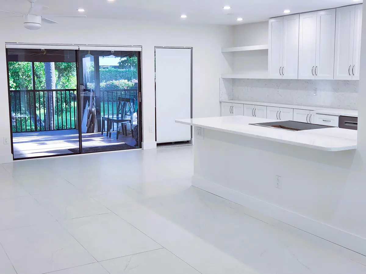 pp liv kit at 30 PELICAN POINTE Drive 201, Delray Beach
