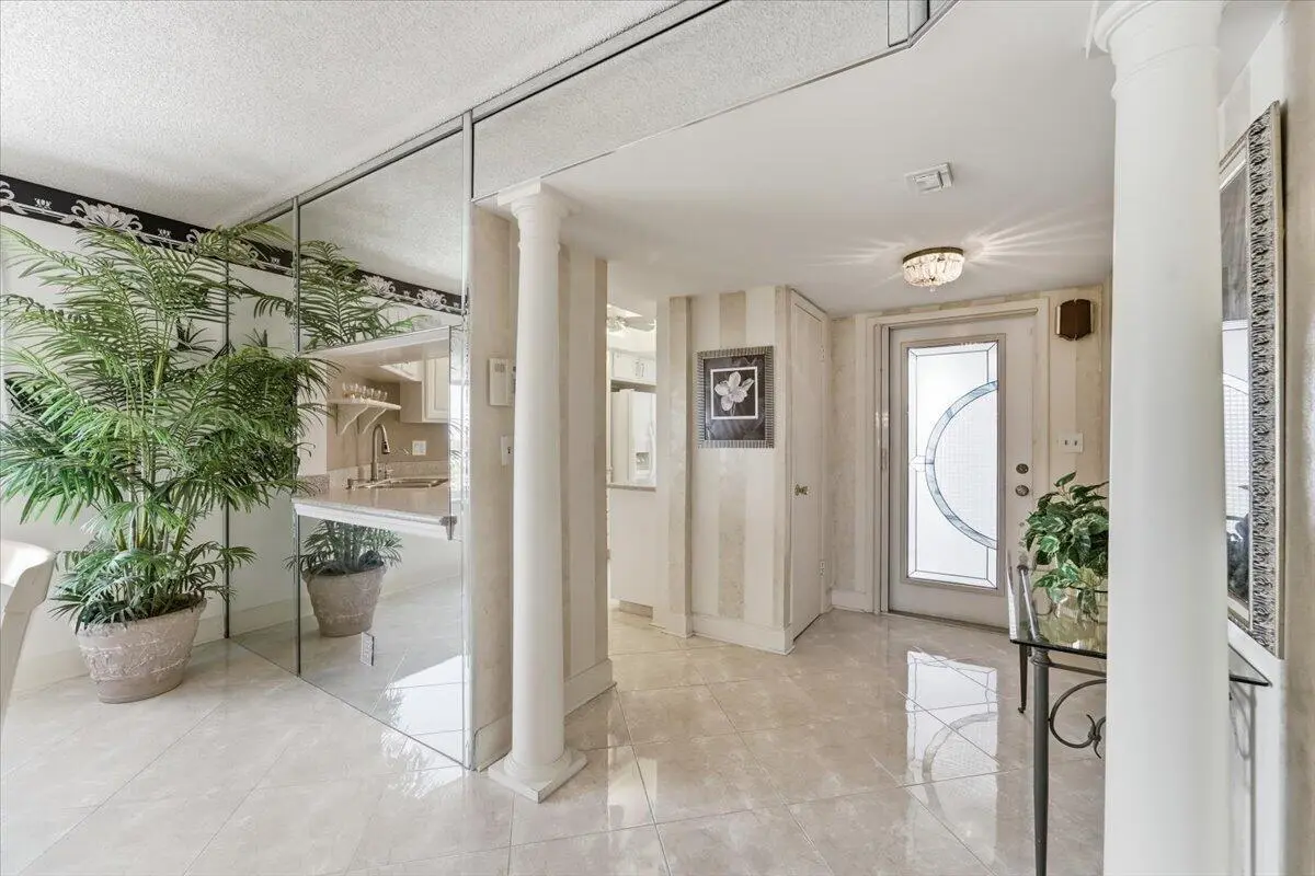 entrance at 615 N RIVERSIDE Drive 706, Pompano Beach