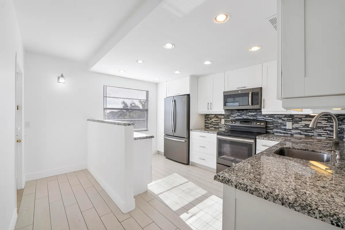 4072 Gildford E_007 at 4072 Guildford D, Boca Raton
