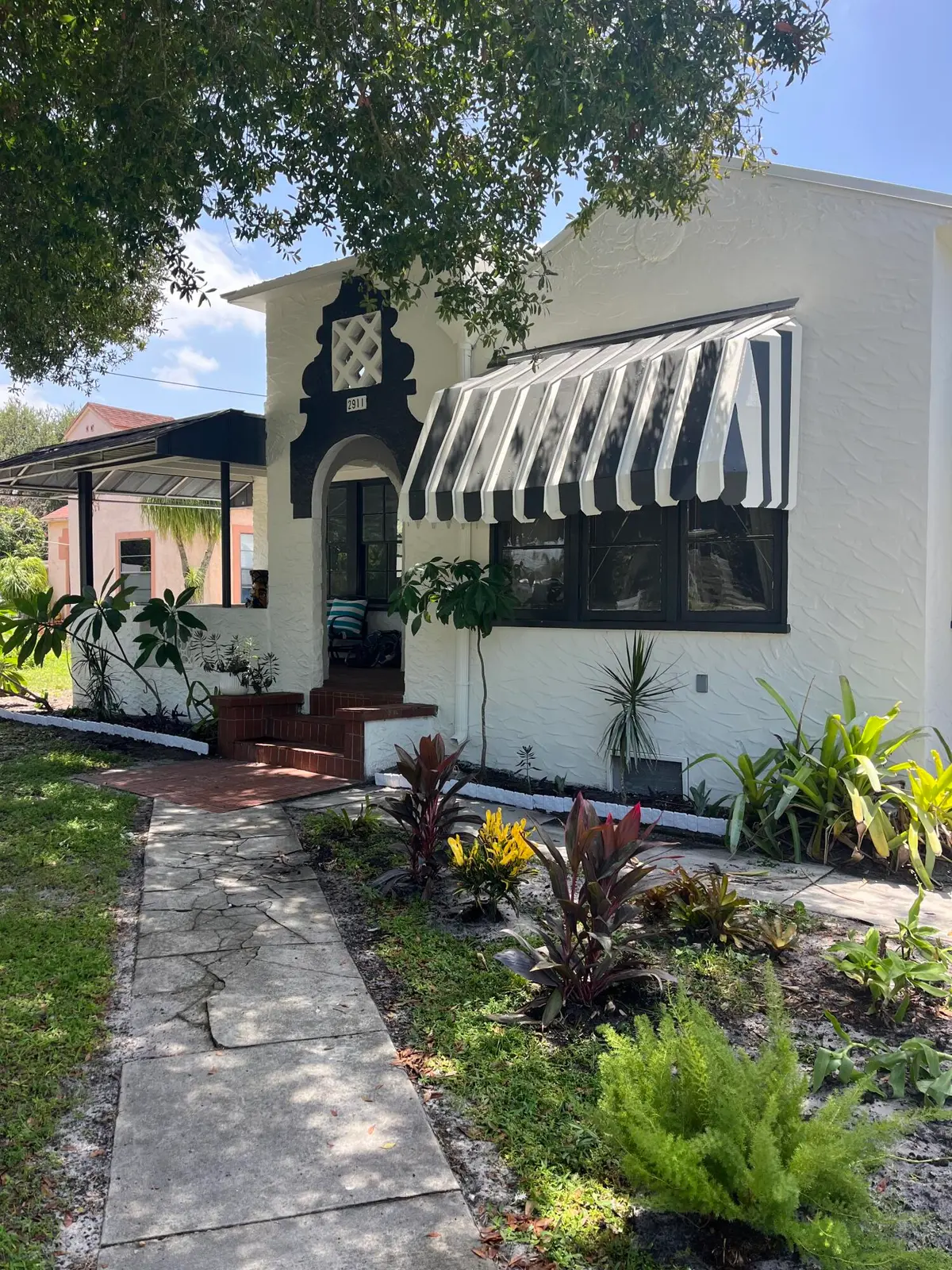 front-from sidewalk at 2911 Fairway Drive, Fort Pierce