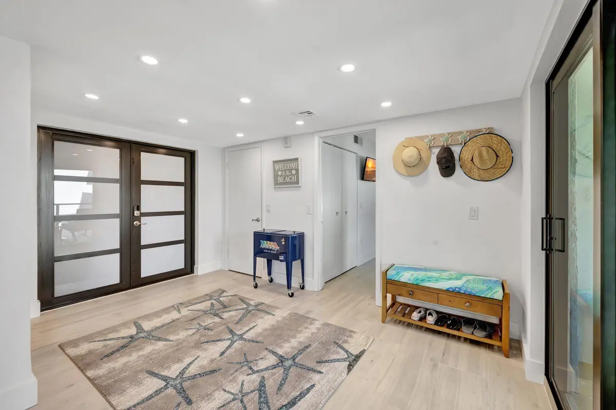 Foyer 3 at 4100 N Highway A1A 211, Hutchinson Island