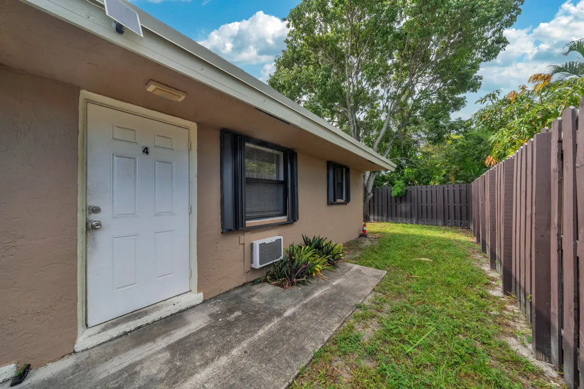 2 Entryway (3) at 237 SW 5th Street 4D, Deerfield Beach