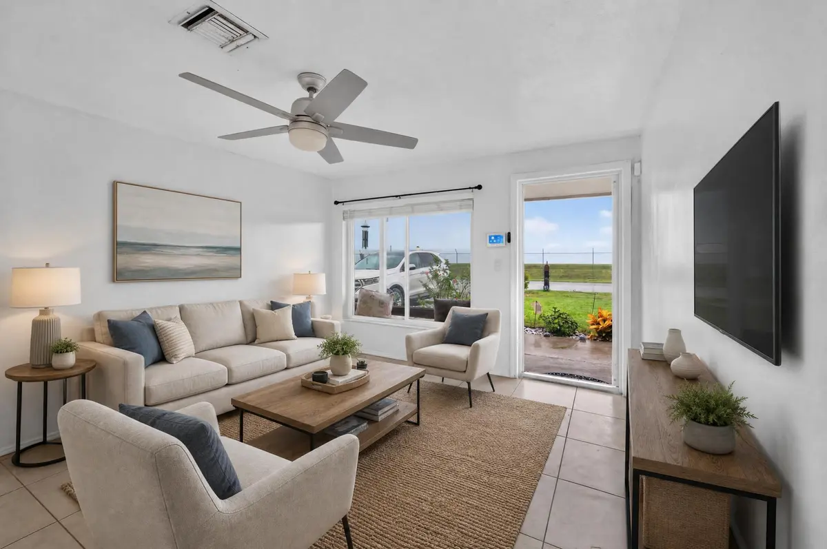 DSC00465#staging at 5900 Atlanta Street, Hollywood