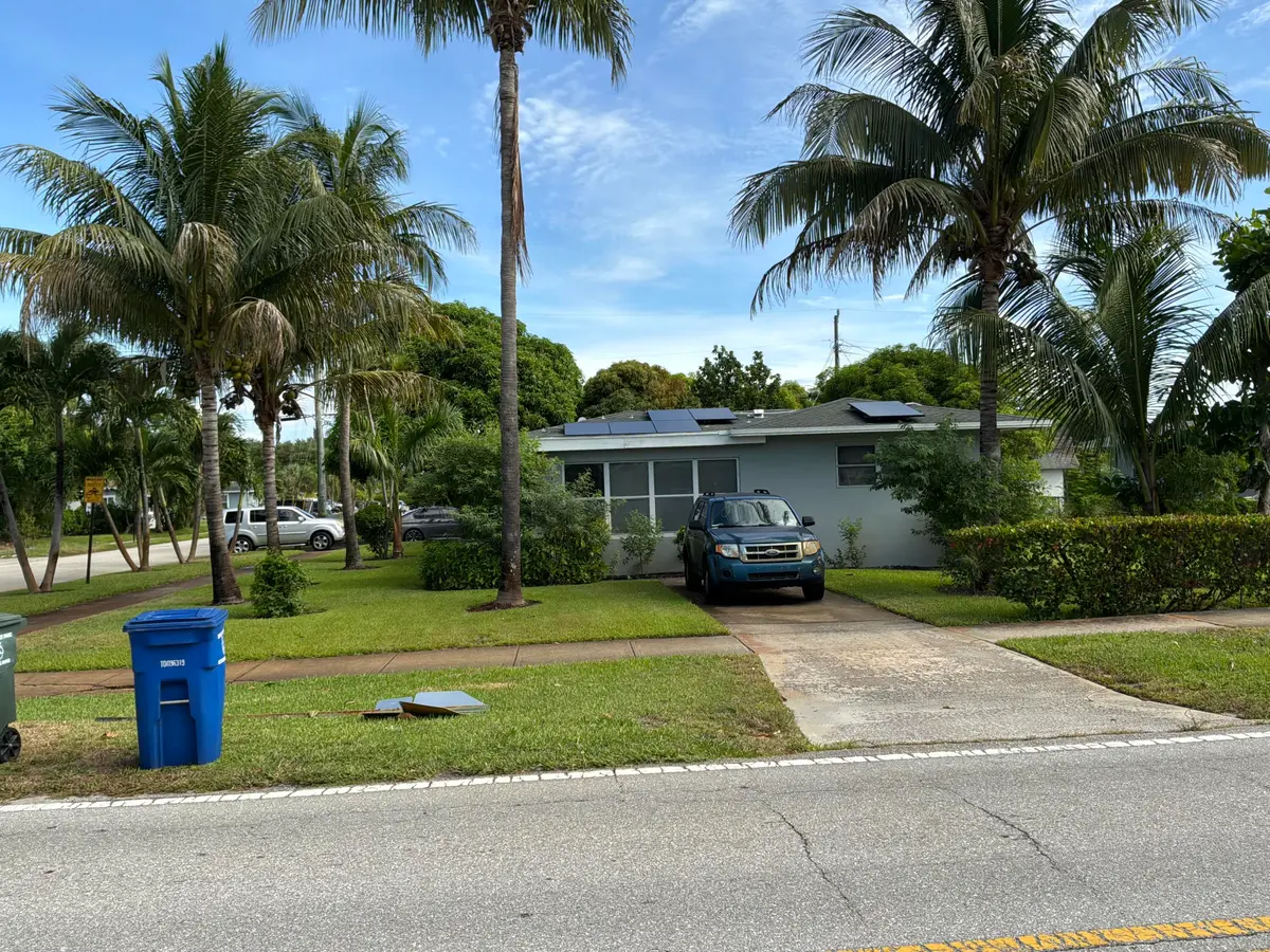 front at 105 4TH Street 105, Lake Park