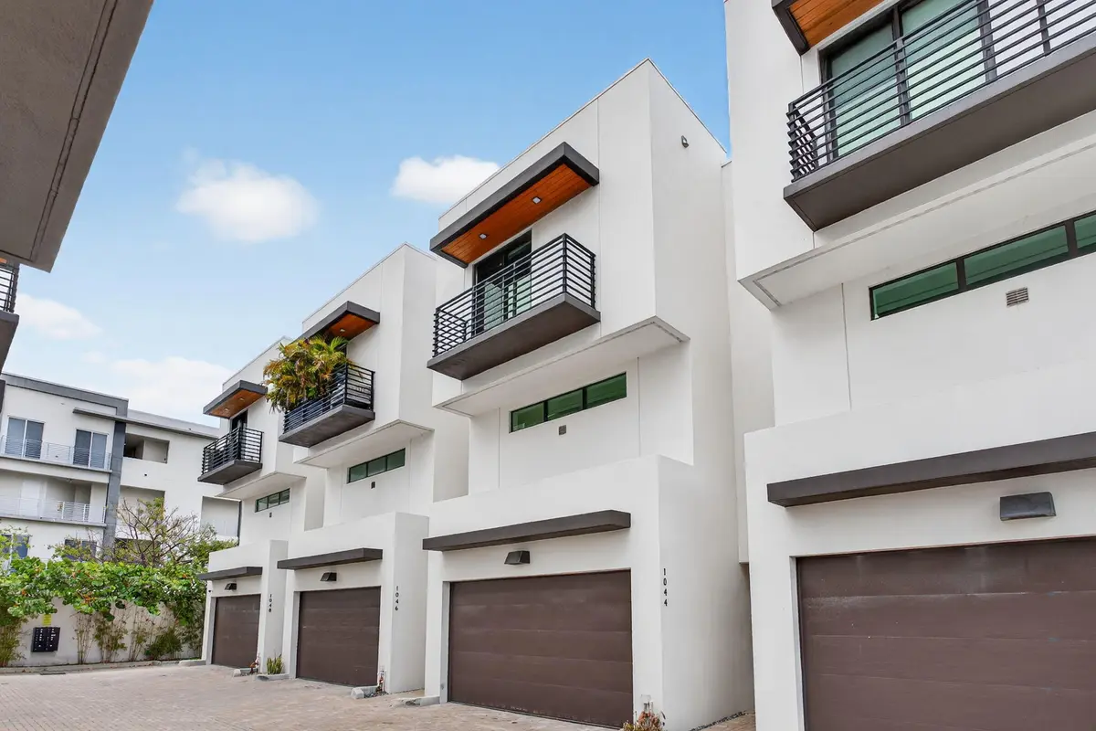 16-web-or-mls-1044-4623 at 1044 N VICTORIA PARK Road, Fort Lauderdale