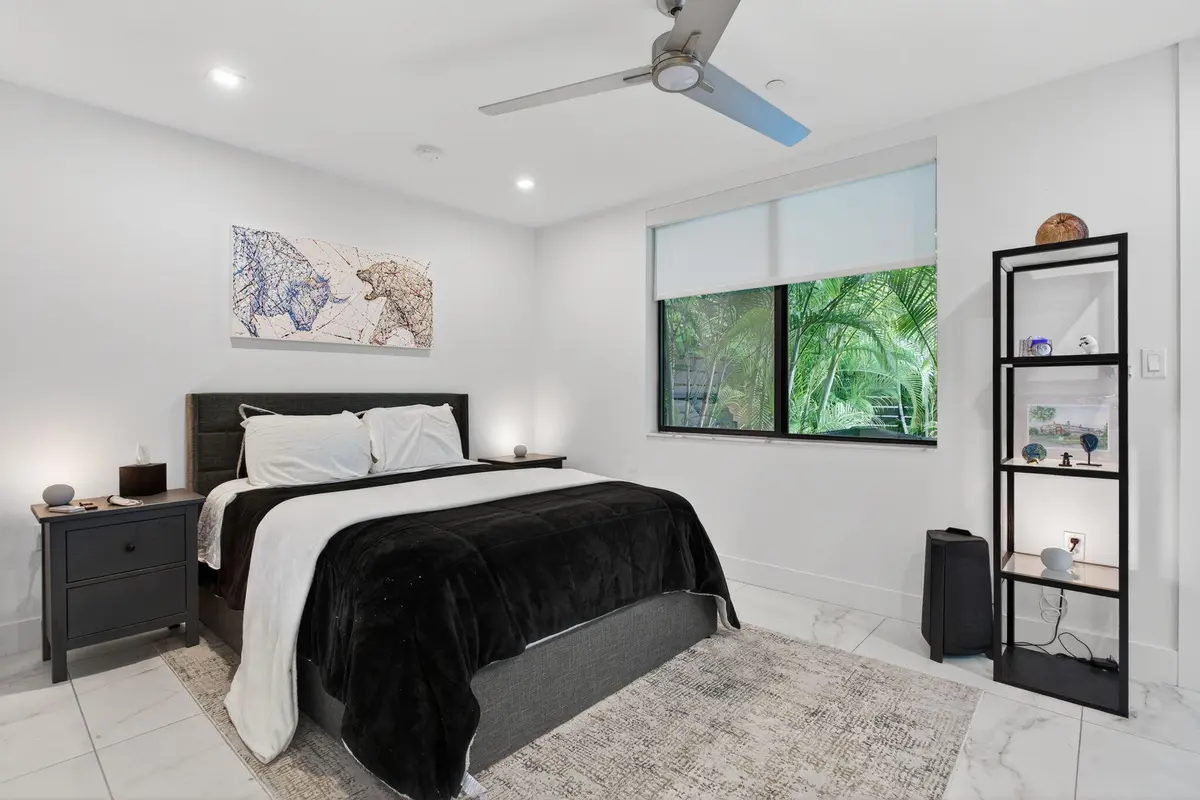 51-web-or-mls-1044-4818 at 1044 N VICTORIA PARK Road, Fort Lauderdale