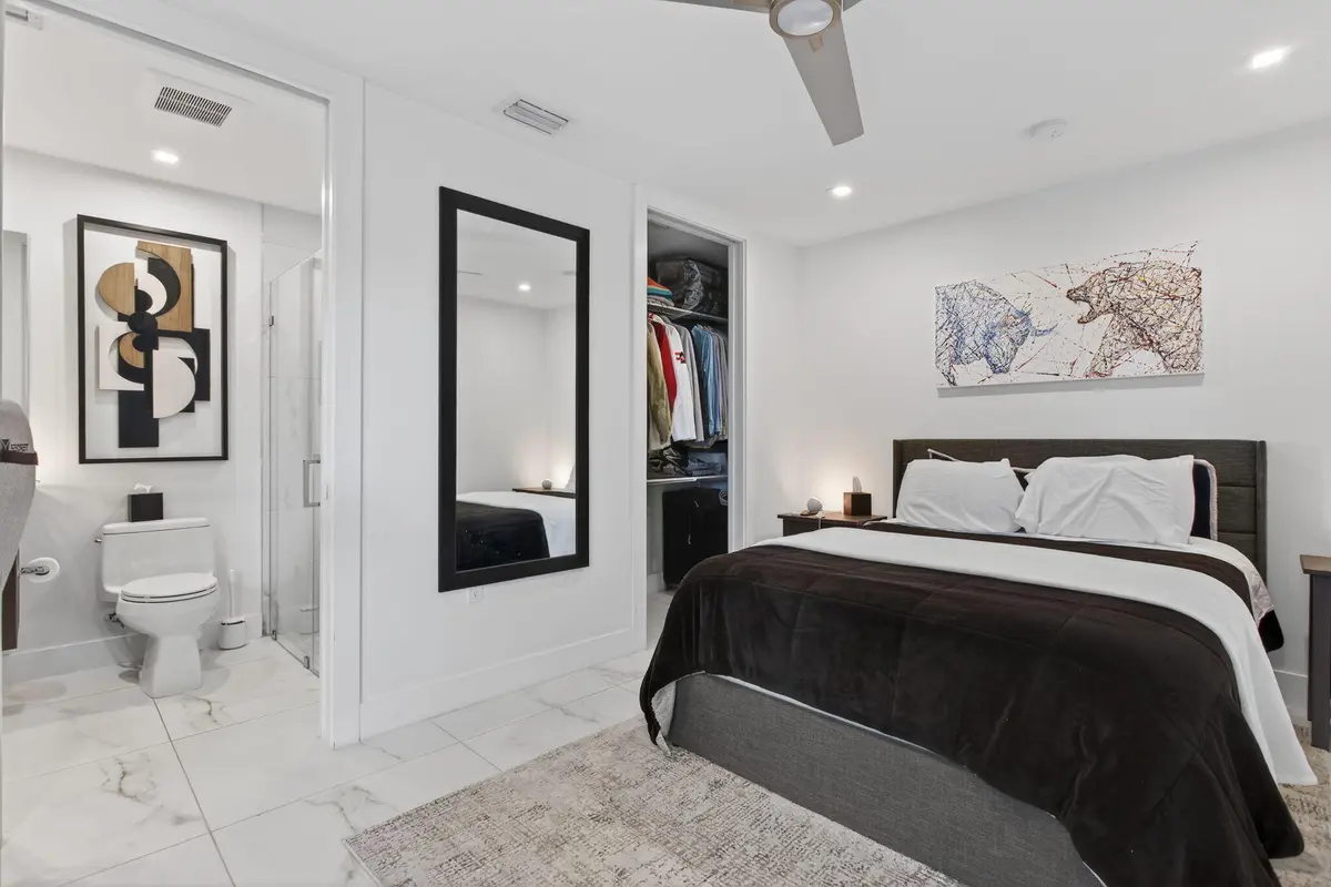 50-web-or-mls-1044-4813 at 1044 N VICTORIA PARK Road, Fort Lauderdale
