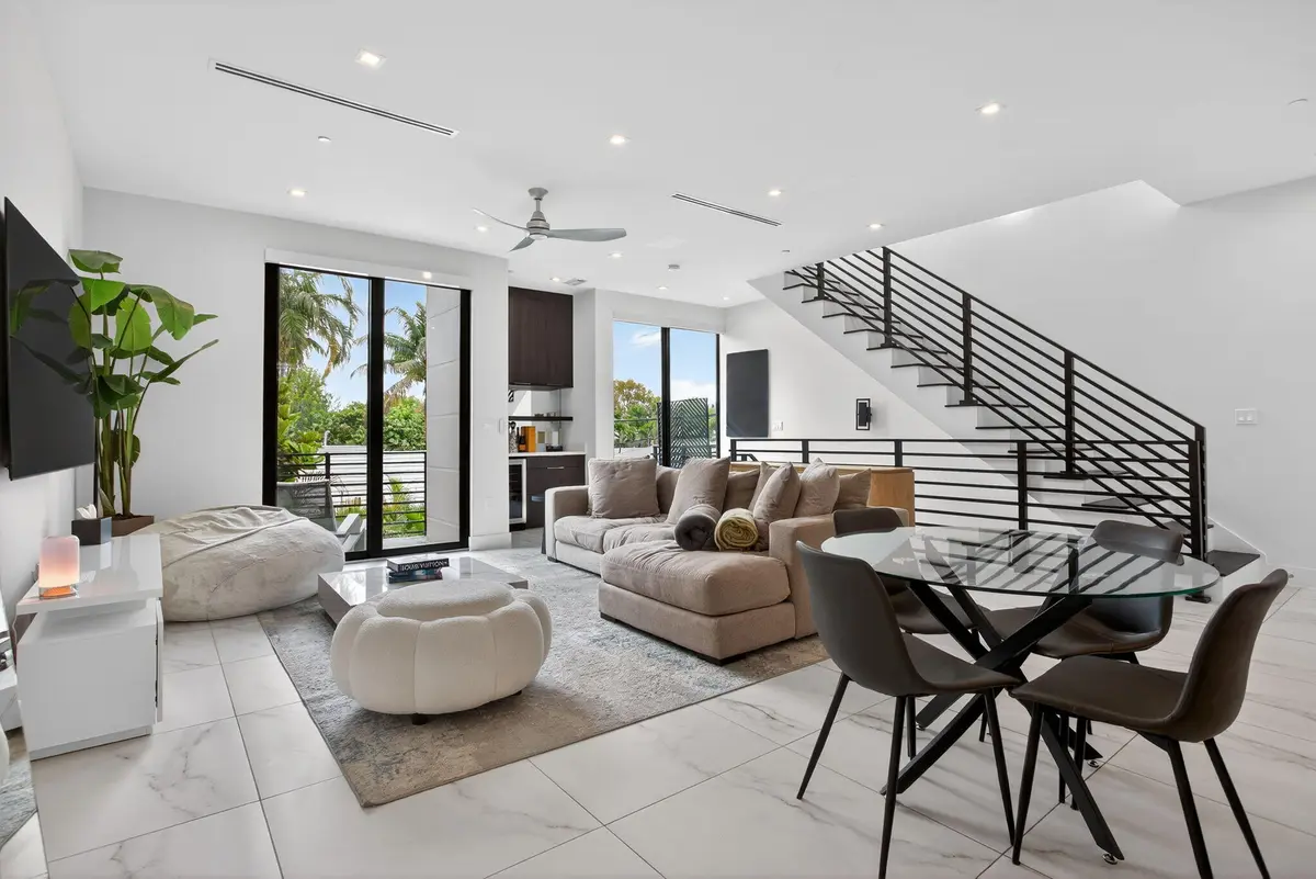 25-web-or-mls-1044-4668 at 1044 N VICTORIA PARK Road, Fort Lauderdale