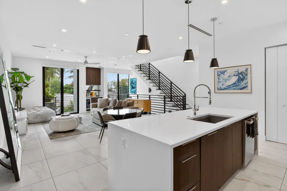 22-web-or-mls-1044-4653 at 1044 N VICTORIA PARK Road, Fort Lauderdale