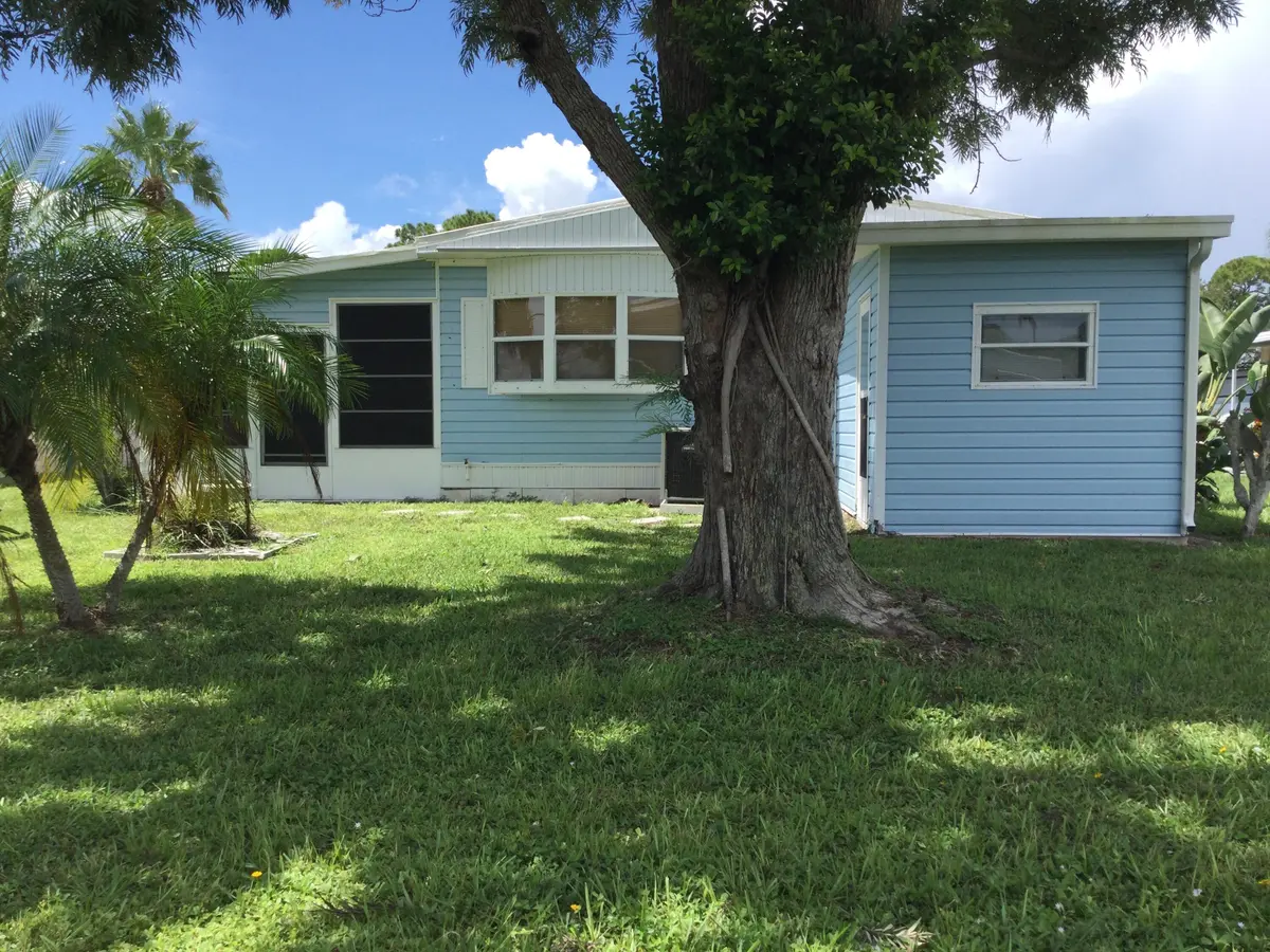 135B3082-1AC0-4F86-AD2E-8C37CDFC340F at 114 Camino Del Rio, Port St. Lucie