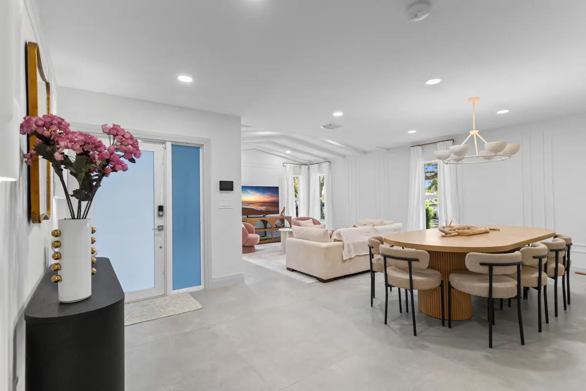 585A9485 (1) at 1050 SW 1ST Street, Boca Raton