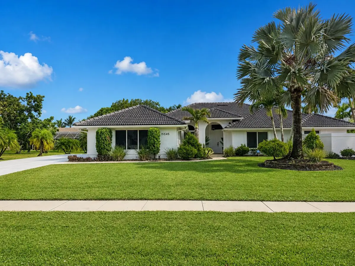 Front of the house at 15545 Meadow Wood Drive, Wellington