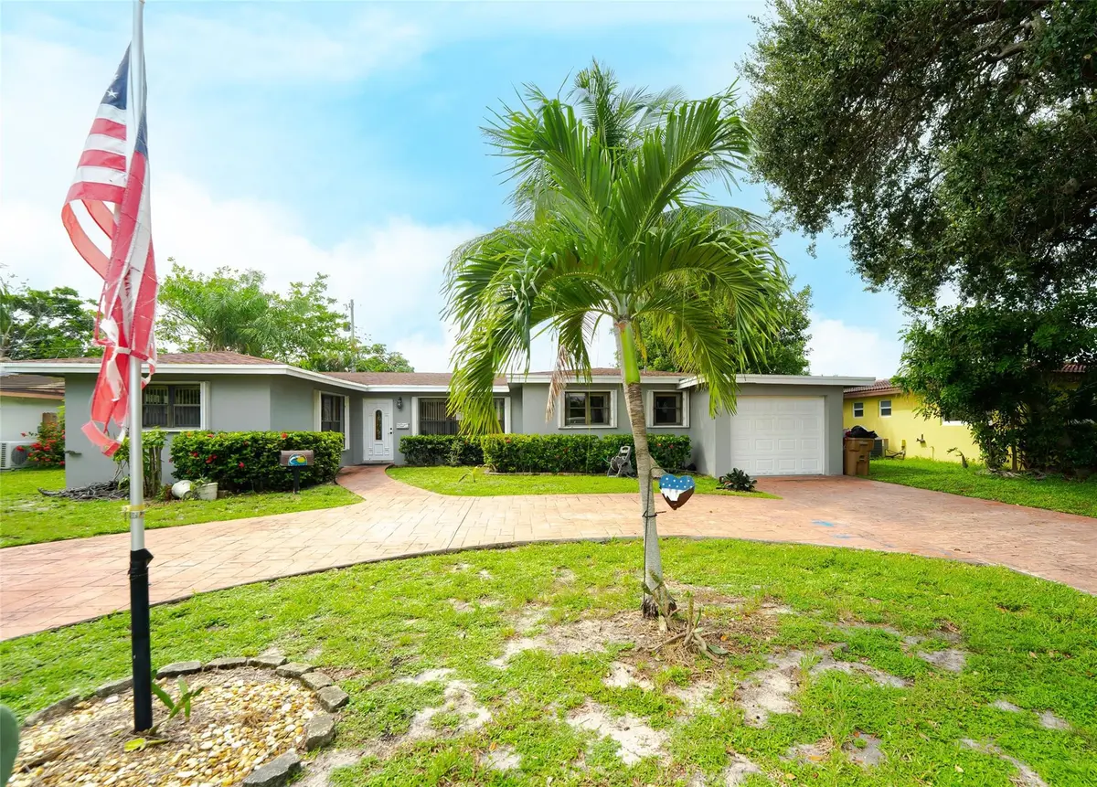 Photo 1 at 816 SE 13TH Court, Deerfield Beach