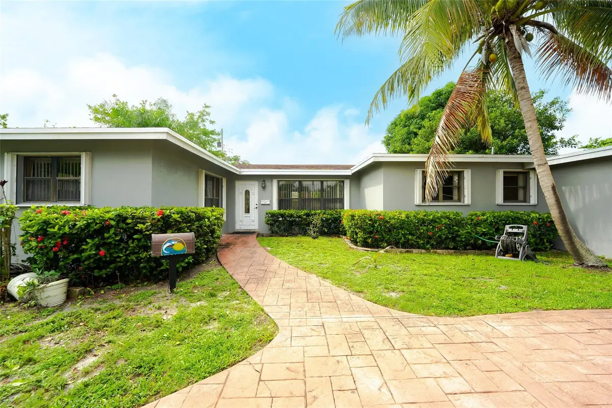 Photo 2 at 816 SE 13TH Court, Deerfield Beach