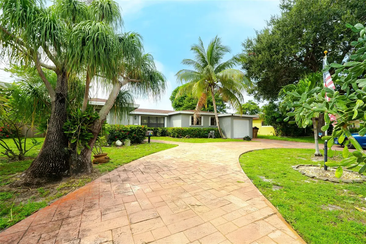 Photo 3 at 816 SE 13TH Court, Deerfield Beach