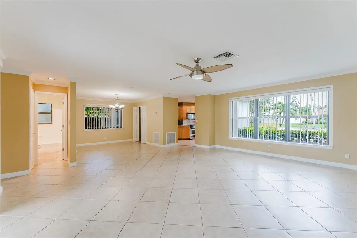 Photo 5 at 816 SE 13TH Court, Deerfield Beach
