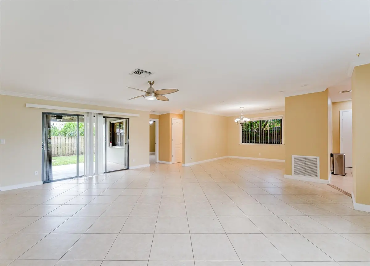 Photo 6 at 816 SE 13TH Court, Deerfield Beach