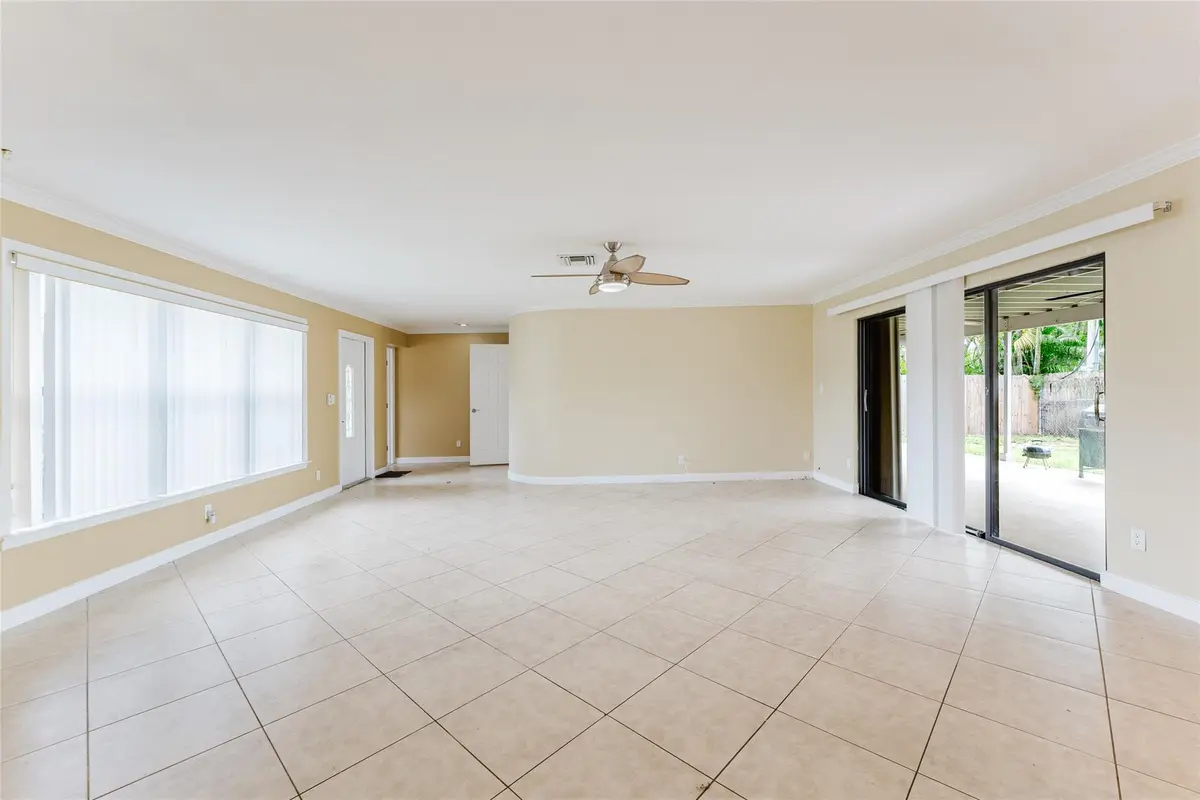 Photo 8 at 816 SE 13TH Court, Deerfield Beach