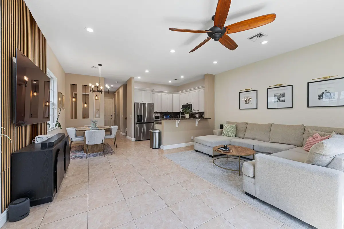 024A1823 at 1323 NE 5TH Terrace 1323, Fort Lauderdale