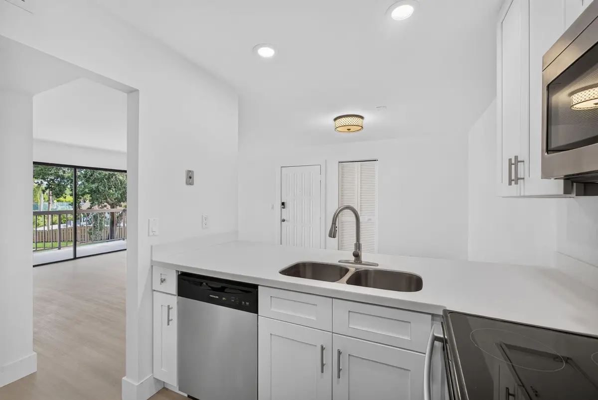 Kitchen at 3404 Gardens E Drive 21B, Palm Beach Gardens