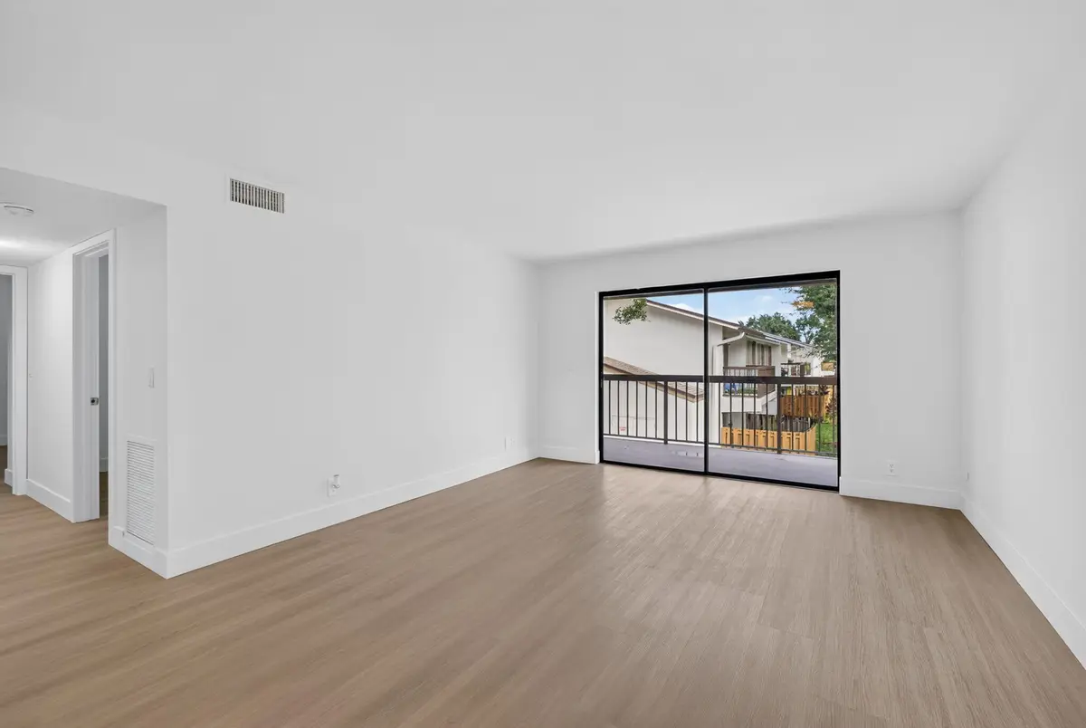 Living Area at 3404 Gardens E Drive 21B, Palm Beach Gardens
