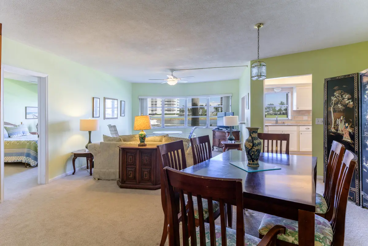 DINING at 28 Yacht Club Drive 109, North Palm Beach