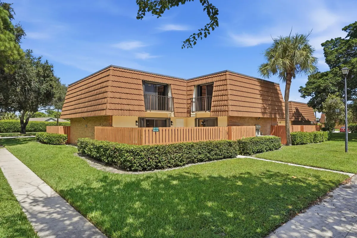 Welcome to West Palm Beach at 236 Charter Way, West Palm Beach