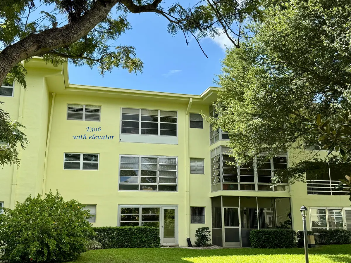 Back of Building at 1100 PONCE DE LEON Circle E306, Vero Beach