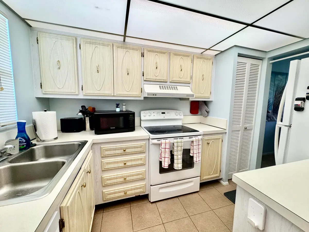 Kitchen 2 at 1100 PONCE DE LEON Circle E306, Vero Beach