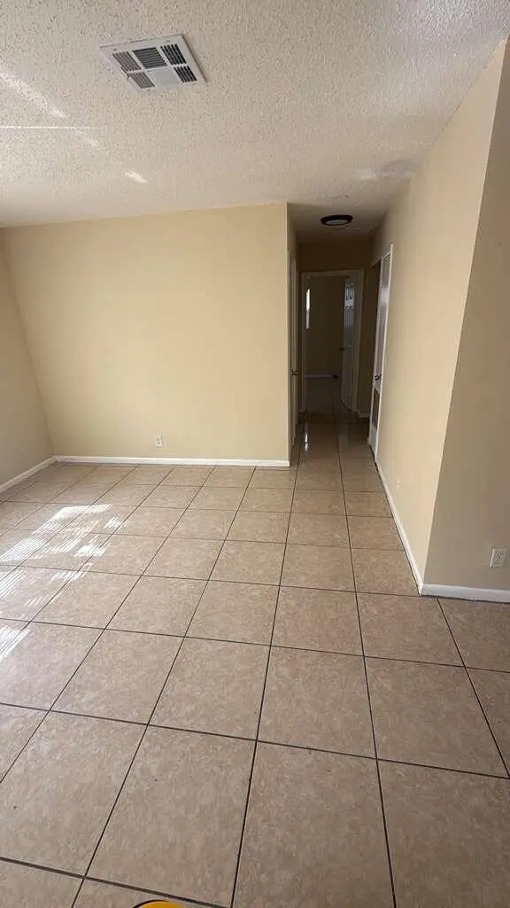WhatsApp Image 2026-08-28 at 16.48.48 at 1522 S N Street 1, Lake Worth Beach